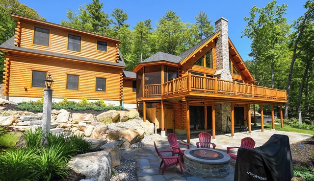 *BRAND NEW* Incredible Luxury Log Home Elevated Above Sebago Lake
