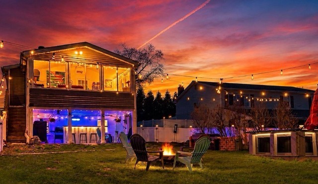Brand New Lakeview Suite: Hot Tub & 4 Parking Spots