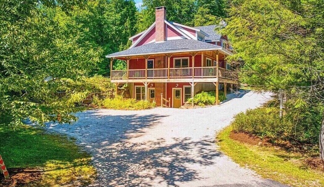 Brand new listing! Gorgeous 3-bedroom, 2 1/2 bath ski house in charming Newbury!