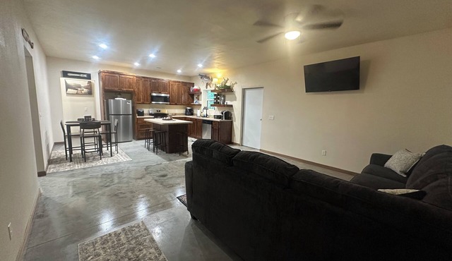 BRAND NEW Lodge Near Lake Keystone, Family Ready + BOAT Friendly 4pwgn