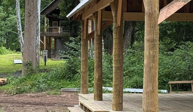 Brand new River Cabin ready for floating swimming or fishing . Close to Skiing!