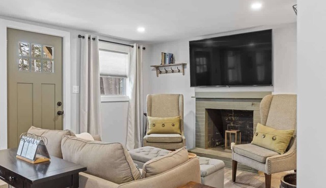 Breakwater Cottage 1 Bed 1 Ba, Private Pond Deck