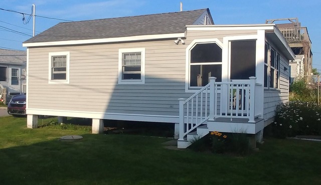 Breakwater Village, Coastal Cottage w/access to a private beach