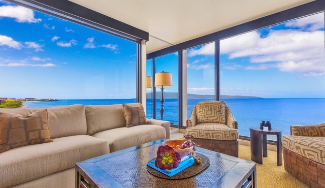 Breathtaking Oceanfront/Beachfront Corner View Luxury on Kaanapali Beach 2B 2B