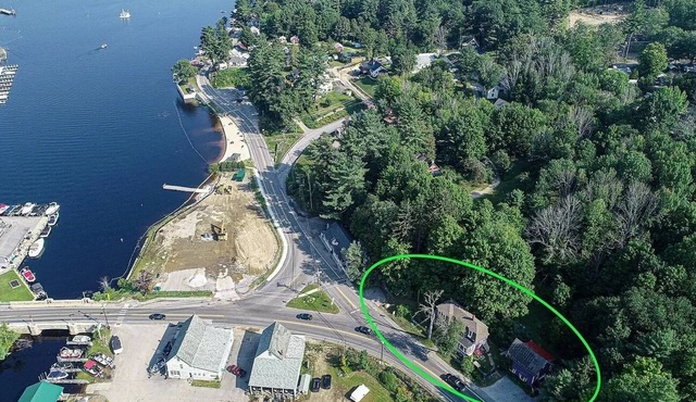 Breezy Accommodations at Alton Bay. Walk to Town Beach and New Boat Ramp