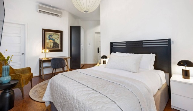 Brexton Hotel | Cozy Open Studio