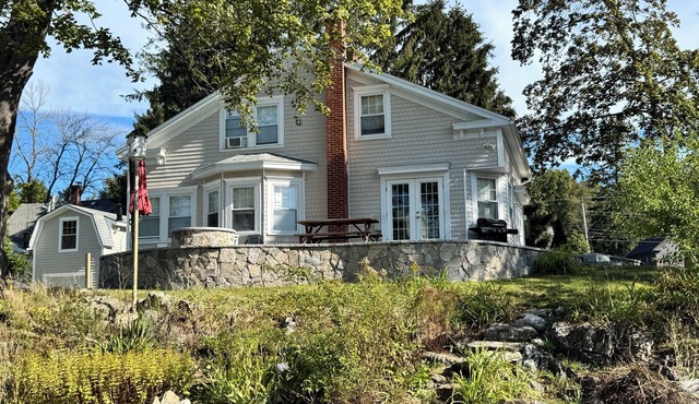 Bright 3BR Coastal Home Fire Pit, Outdoor Shower, EV Charger Near York Harbor