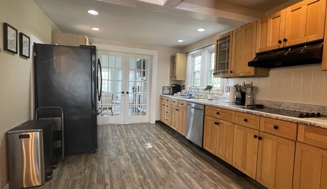 Bright, Airy Home with TONS of character in Hudson, NY - 5 min from Warren St