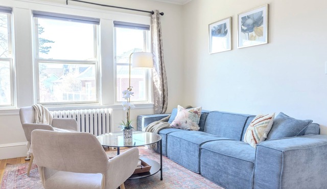 Bright and Airy newly renovated, 2 bedroom apartment with office!