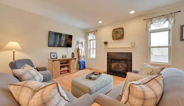 Bright Condo w/Community Perks: Near Ski Quechee!