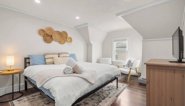 Bright & Cozy Entire Apartment - Your New England Hub