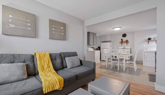 Bright Modern Open Layout 2nd Flr Short to MidTerm