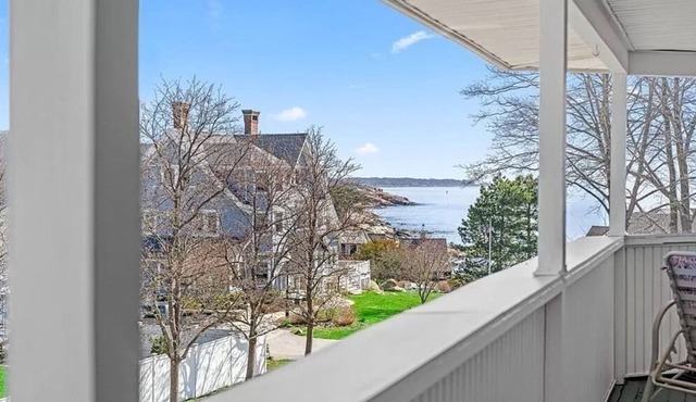 Bright top floor Studio with covered porch and ocean views