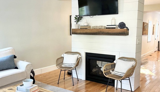 Bright Townhouse Near Downtown Newburyport