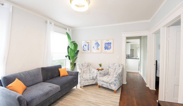 Broadway Hideaway: Newly Renovated 3 Bed Unit- Broadway neighborhood- Newport