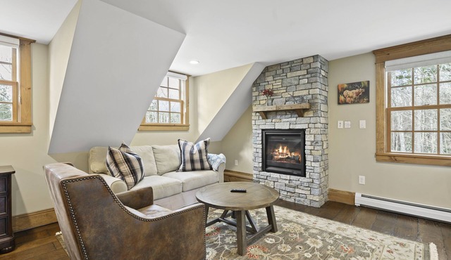 Brook Bound Inn - Main Lodge - Suite w/pullout & Kitchenette - Room 205n