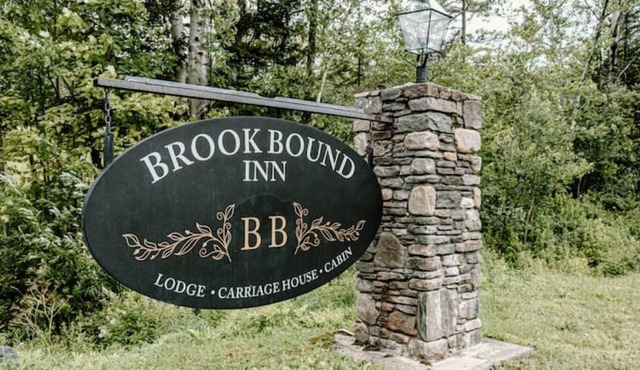 Brook Bound Inn - Main Lodge - King Bedroom - 2nd floor - Room 202n