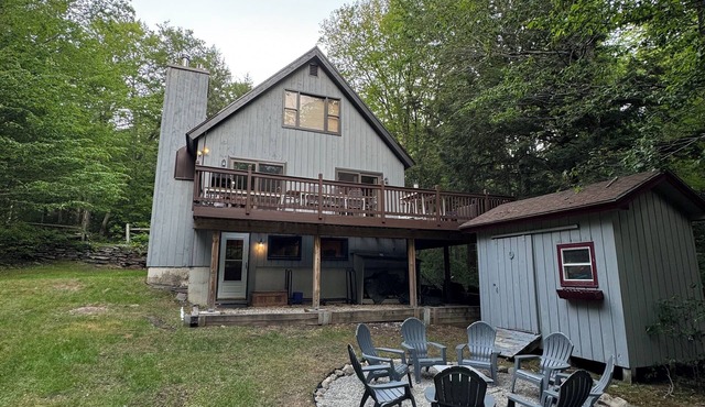 Brookside 3 Level cabin with amenities near Mt Snow Ski - Fireplace 3 Full Baths