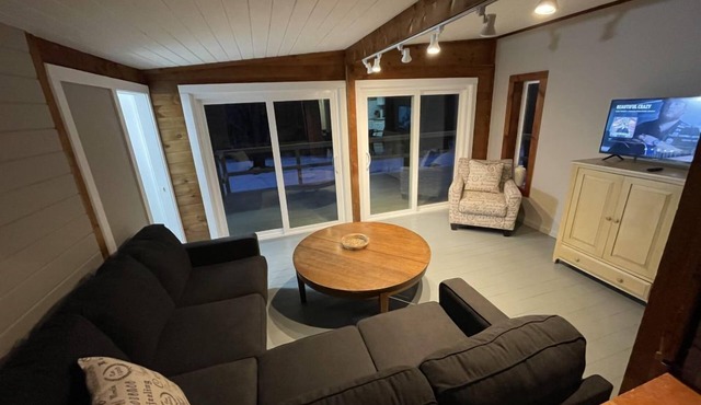 Brookside Hideaway, Brook Road Inn