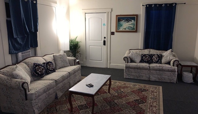 Budget Spacious townhome with Gigabit Internet