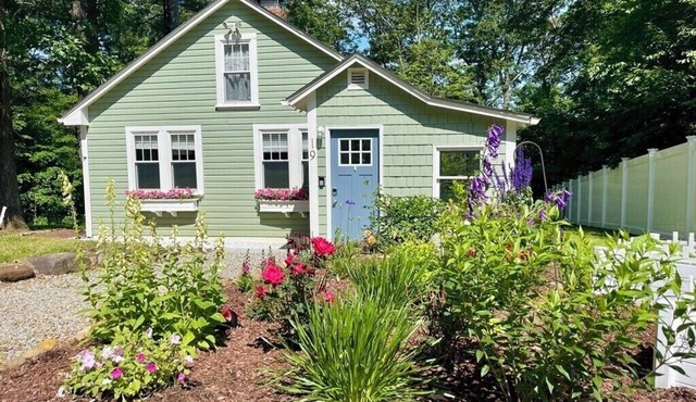 Bungalow 19 by the Little Alum Lake in Brimfield
