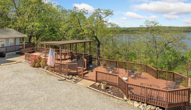 Cabin 3- 1bd/1bath with beautiful views of Bull Shoals Lake.