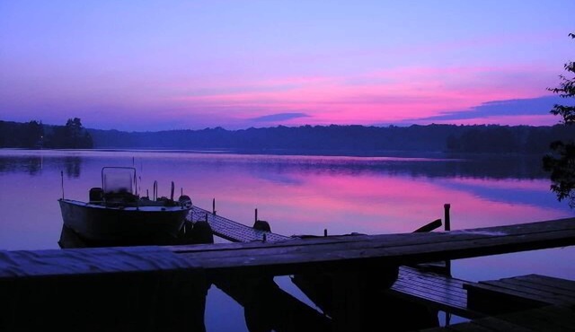Cabin Deck House - Formidable Cabin in Laurel Island