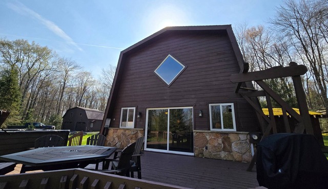 Cabin Escape | Hot Tub + Loft + Sleeps 8