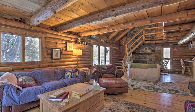 Cabin: Private Hot Tub, Walk to Pats Peak Ski Area