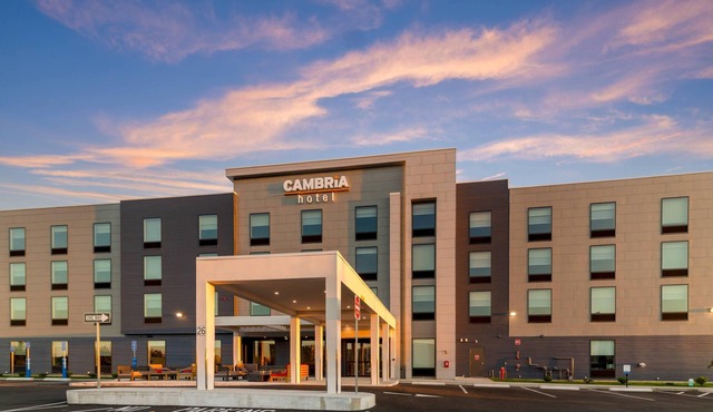 Cambria Hotel & Suites Plymouth