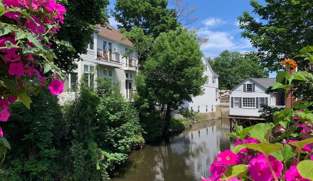 Camden Riverhouse Hotel