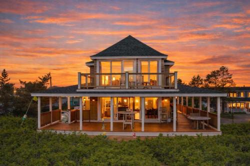 Camp46 Luxury Oceanfront Plum Island Cottage