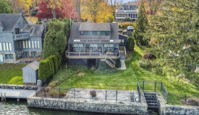 Candlewood Isle Lakefront Retreat: all-season, sleep 8, swim, boat, fish, tennis, lasting memories.