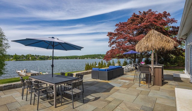 Candlewood Lakefront 3bd/2 bath house w/180 degree views!