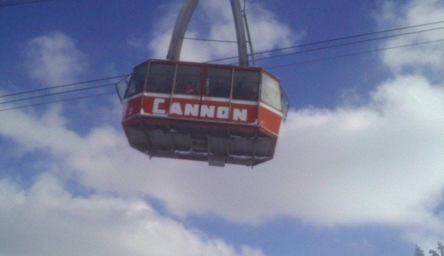 Cannon Mountain, NH. Slope side ski condo. 1 minute to Mittersill chairlift