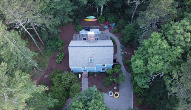 Cape Cod Retreat. Near Beaches and Amazing Pond