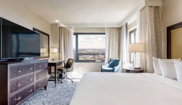 Capital Charm! Outdoor Pool, Pets Allowed!