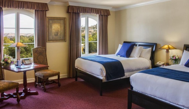 Carlton Hotel