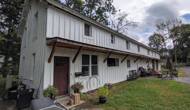 Carriage House Apartment Close to Legoland NY