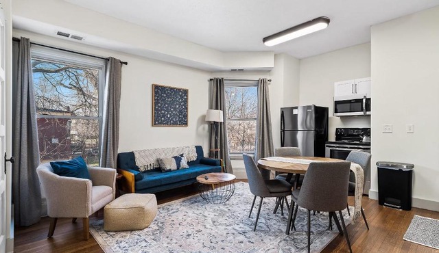 Carriage Manor - Sun Soaked 1BR - Close to CCF