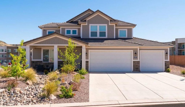 Casa at Ladera Resort, Private Home! Pet Friendly! Hot Tub! Extra Parking in oversized garage!