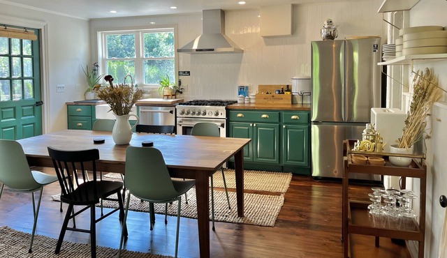 Casa Tivoli - Upstate Getaway in Charming Village