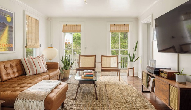 Casa Tivoli - Upstate Getaway in Charming Village