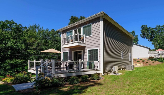 Casa Verde 2 | Luxe Lakeside Escape with Kayaks