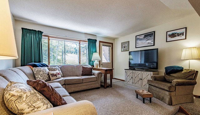 Cascades Studio right on the trail! Sleeps 3