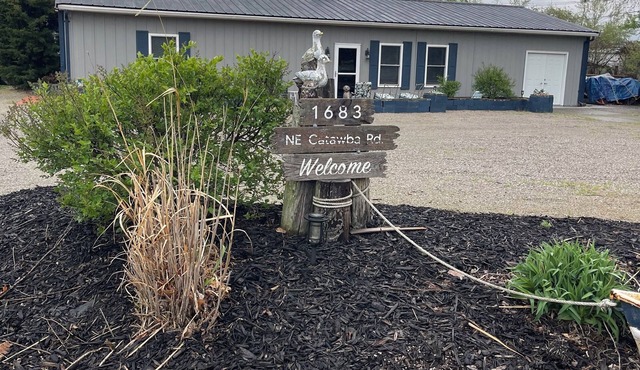 Catawba Fish House next to Herbs Bait