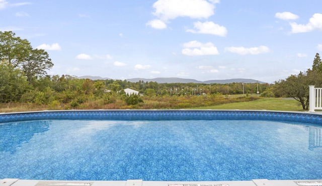 Catskill Retreat Hot Tub, Fire Pit, Pool!