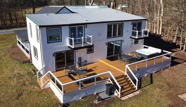 Catskills Escape! Hot Tub, Massage Chairs & Games