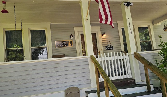 Celebrate the 4th of July in the mountains! Close to bike trails and Snowshoe!