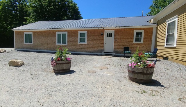 Central A/C and Fast Wifi in the Sunapee Region, one Level 1400sf With 3 BRs